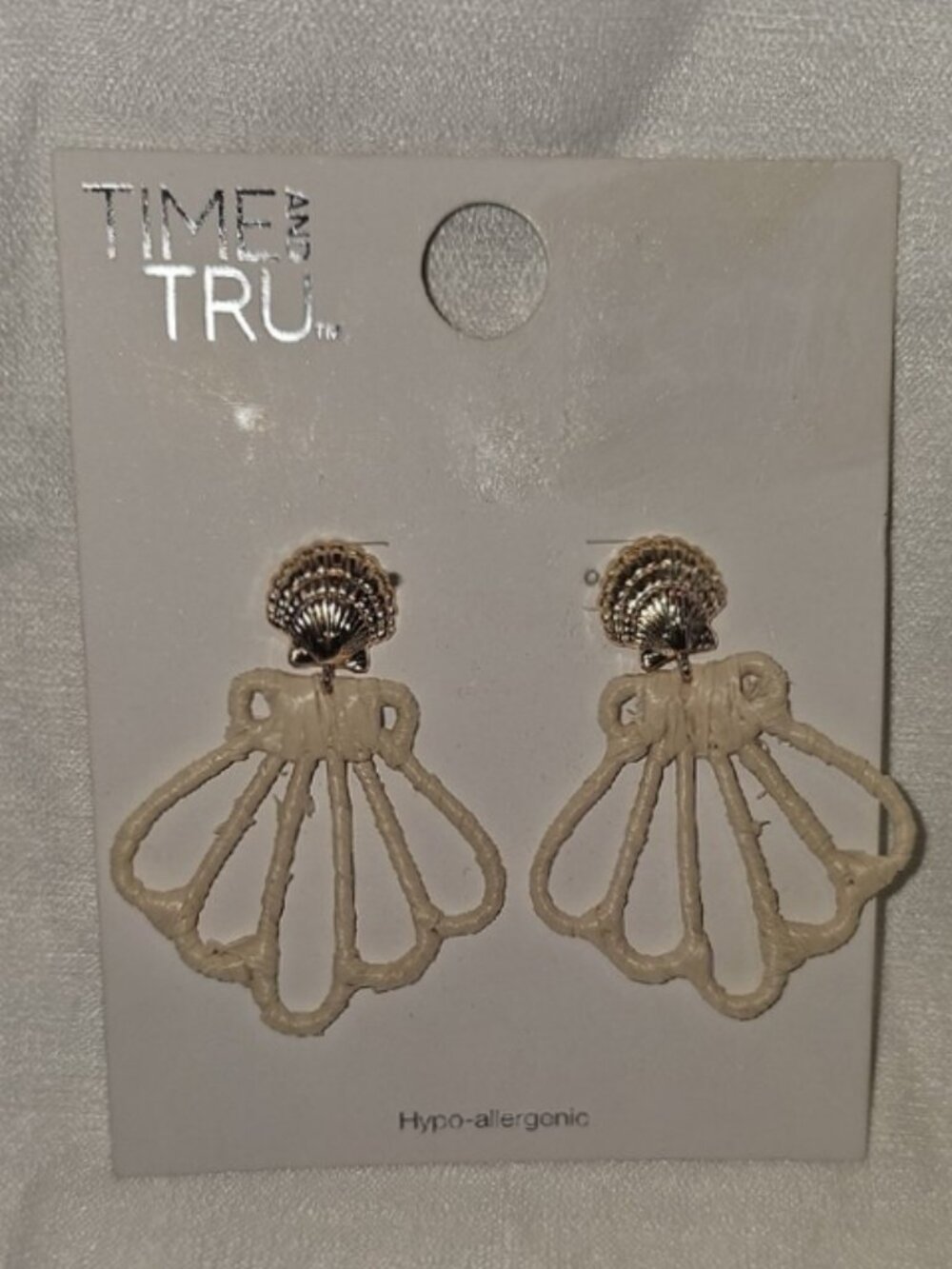 Time and Tru Gold and Cream Shell Outline Drop Fashion Earrings New